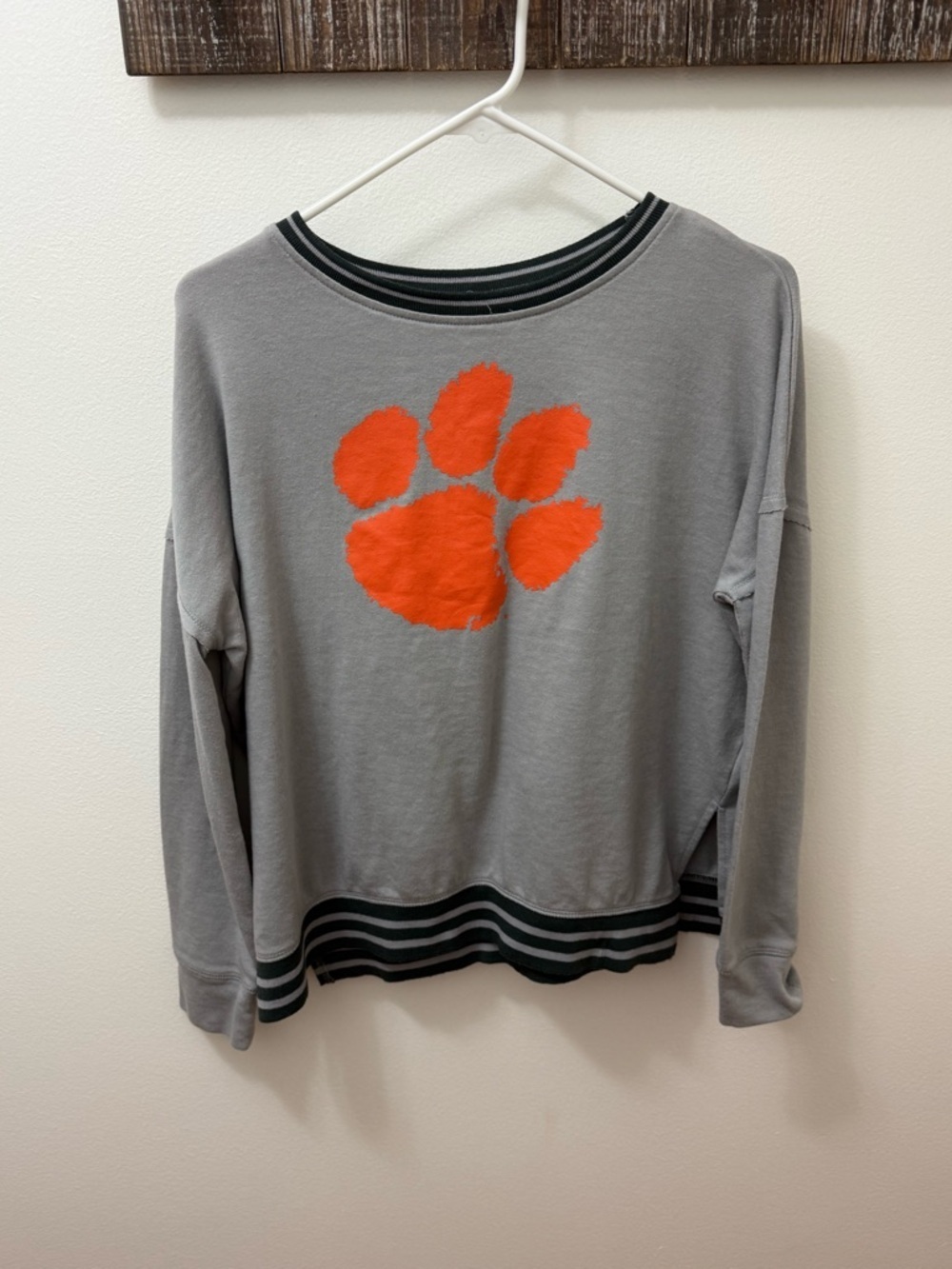 Gray Pullover Sweatshirt with Orange Paw Graphic Clemson Tiger Women’s Medium